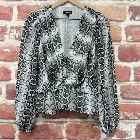 Express Top Women's Small White Black Abstract Snakeskin Casual Popover Shirt - Picture 6 of 8